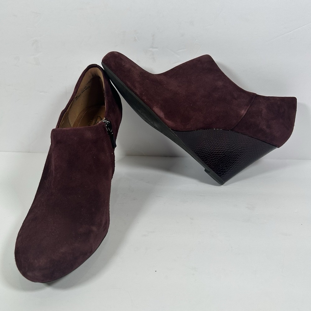 Clarks Purity Frost Wedge Ankle Bootie In Burgundy Sz 9 M
